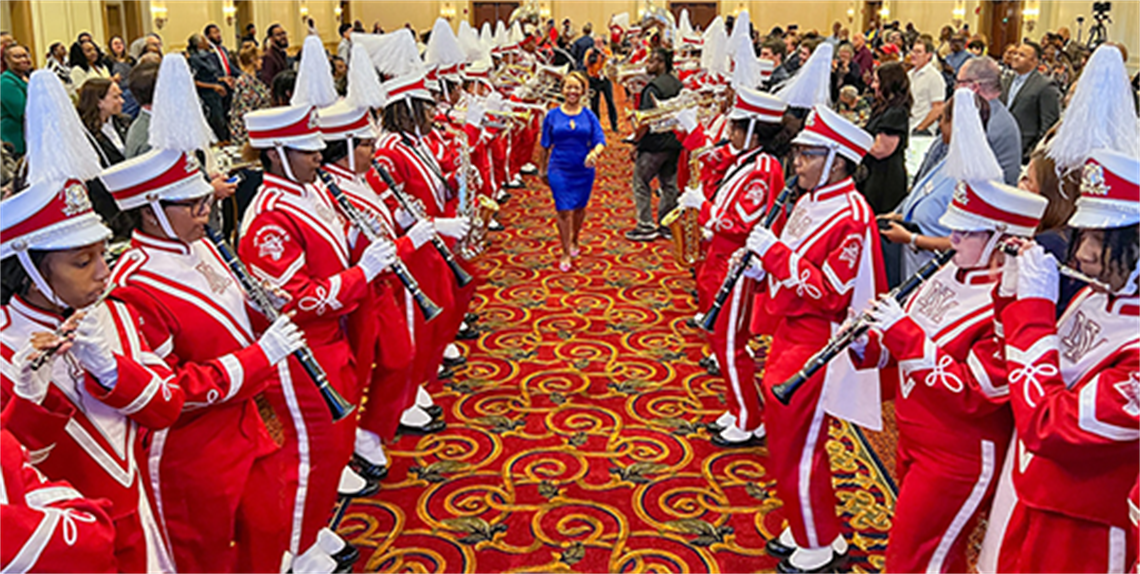 Mayor Robinson enters through band line